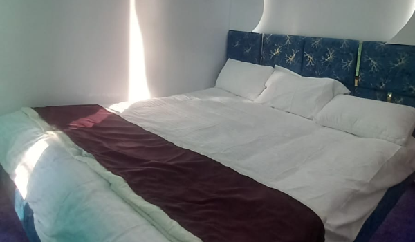 Family  AC Cabin 011 (honeymoon suite)