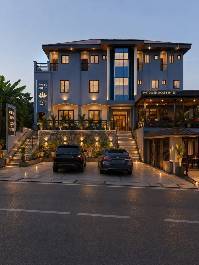WHITE-CREST HOTEL