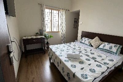 ROOM 2 - HILL VIEW ROOM 2
